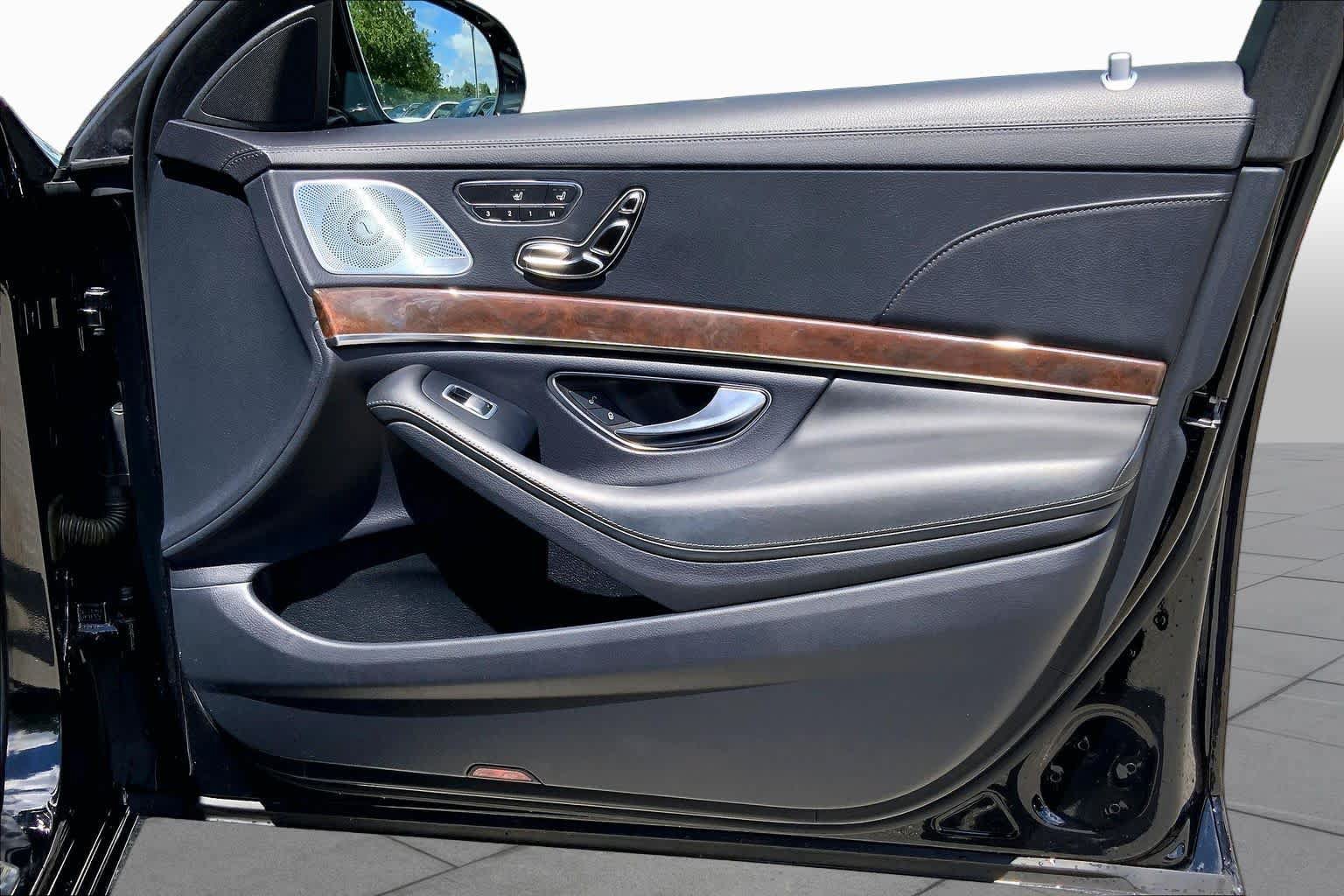 Used 2019 Mercedes-Benz S 560 4MATIC Sedan image 23
