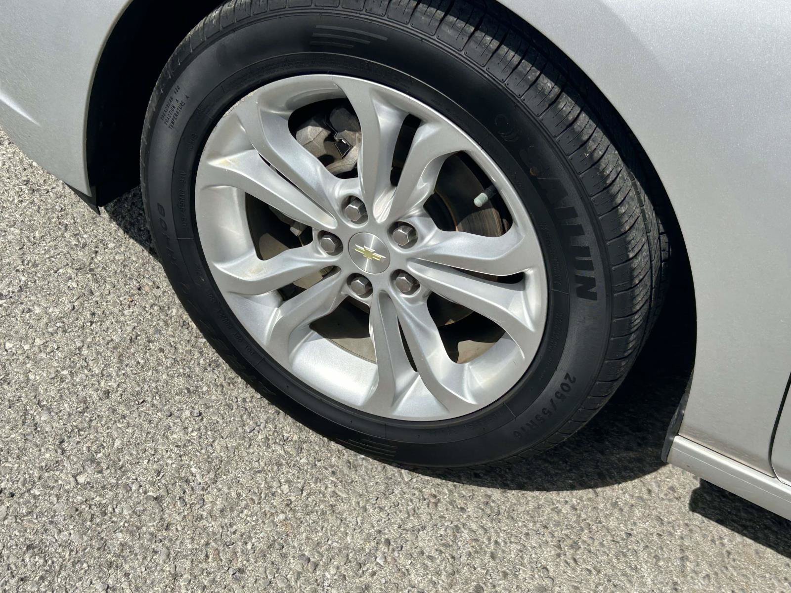 Used 2019 Chevrolet Cruze LS w/ LS Convenience Package FWD image 9