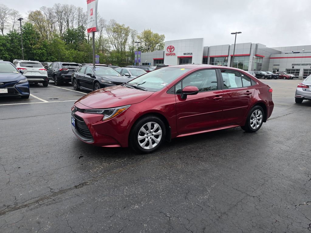 Certified 2025 Toyota Corolla LE FWD image 3