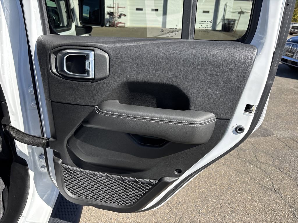 Used 2023 Jeep Wrangler Unlimited Sahara w/ Cold Weather Group image 17