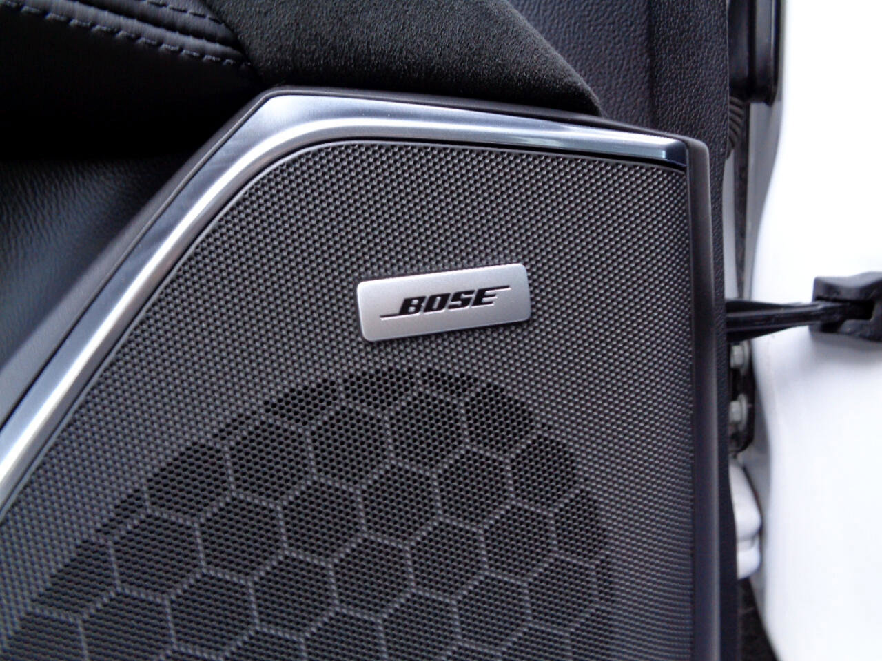 Used 2019 Cadillac Escalade ESV Platinum image 17