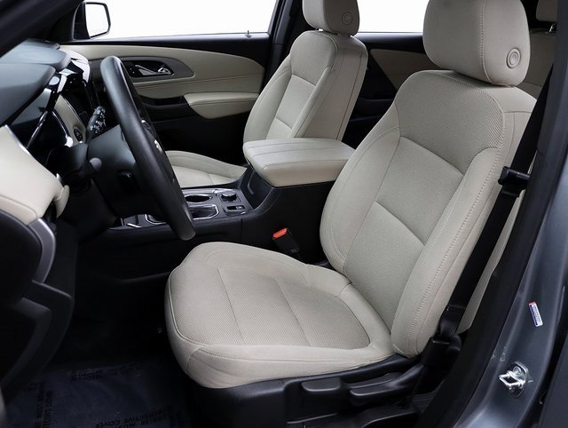 Used 2023 Chevrolet Traverse LS image 9