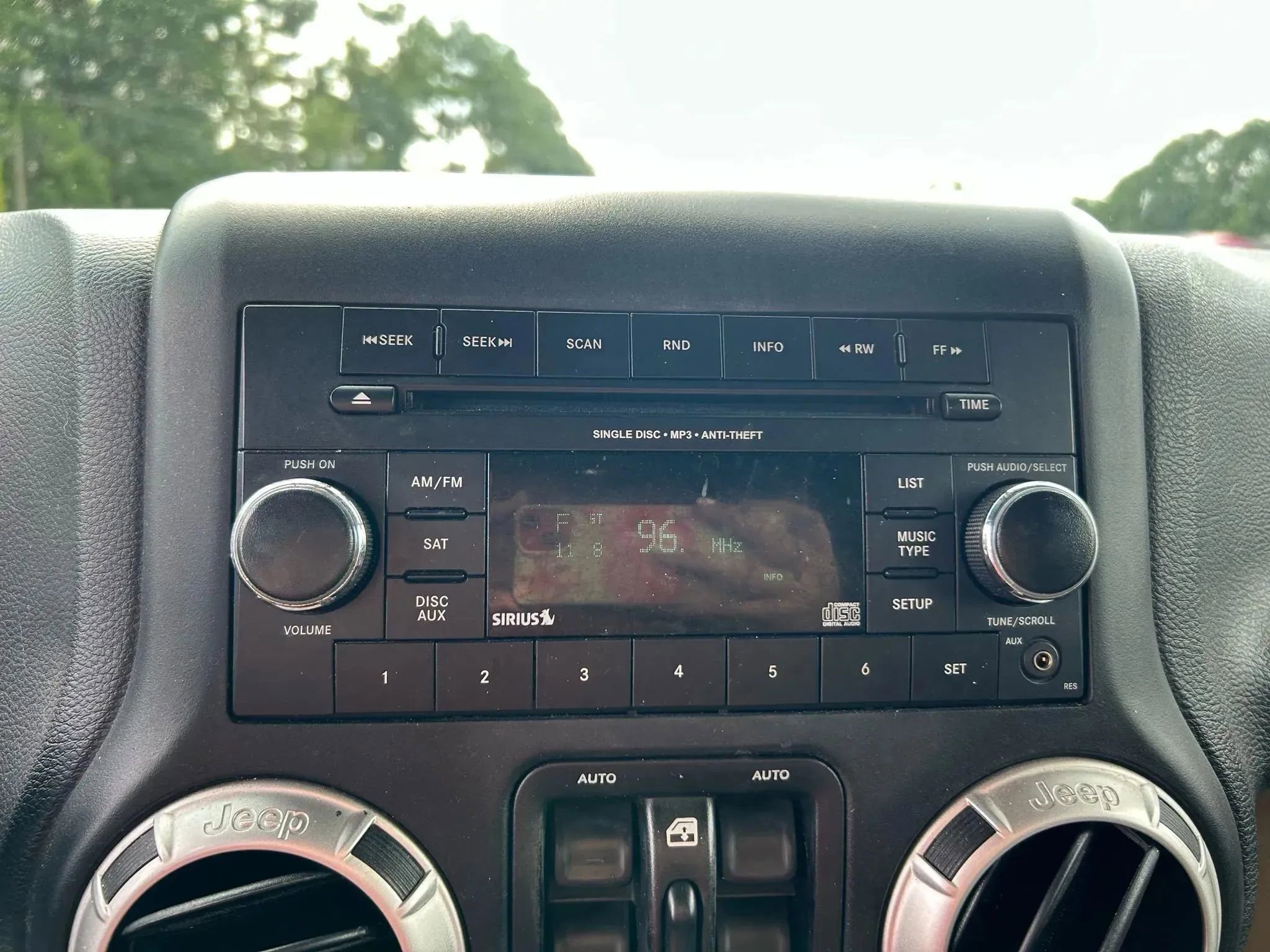 Used 2017 Jeep Wrangler Unlimited Sahara image 17