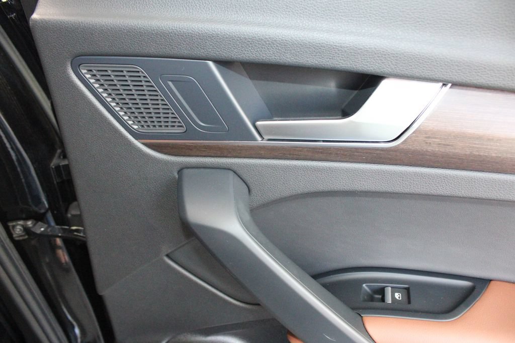 Used 2023 Audi Q5 2.0T Premium Plus w/ Premium Plus Package AWD/4WD image 56