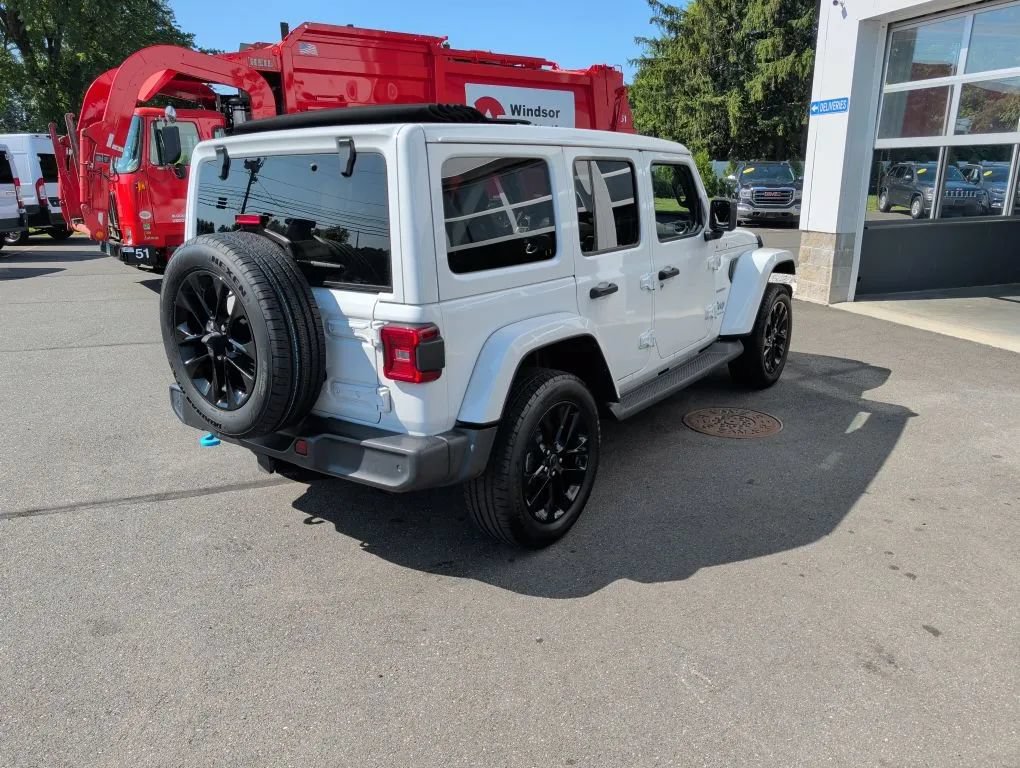 Used 2024 Jeep Wrangler Unlimited Sahara w/ Safety Group AWD/4WD image 8