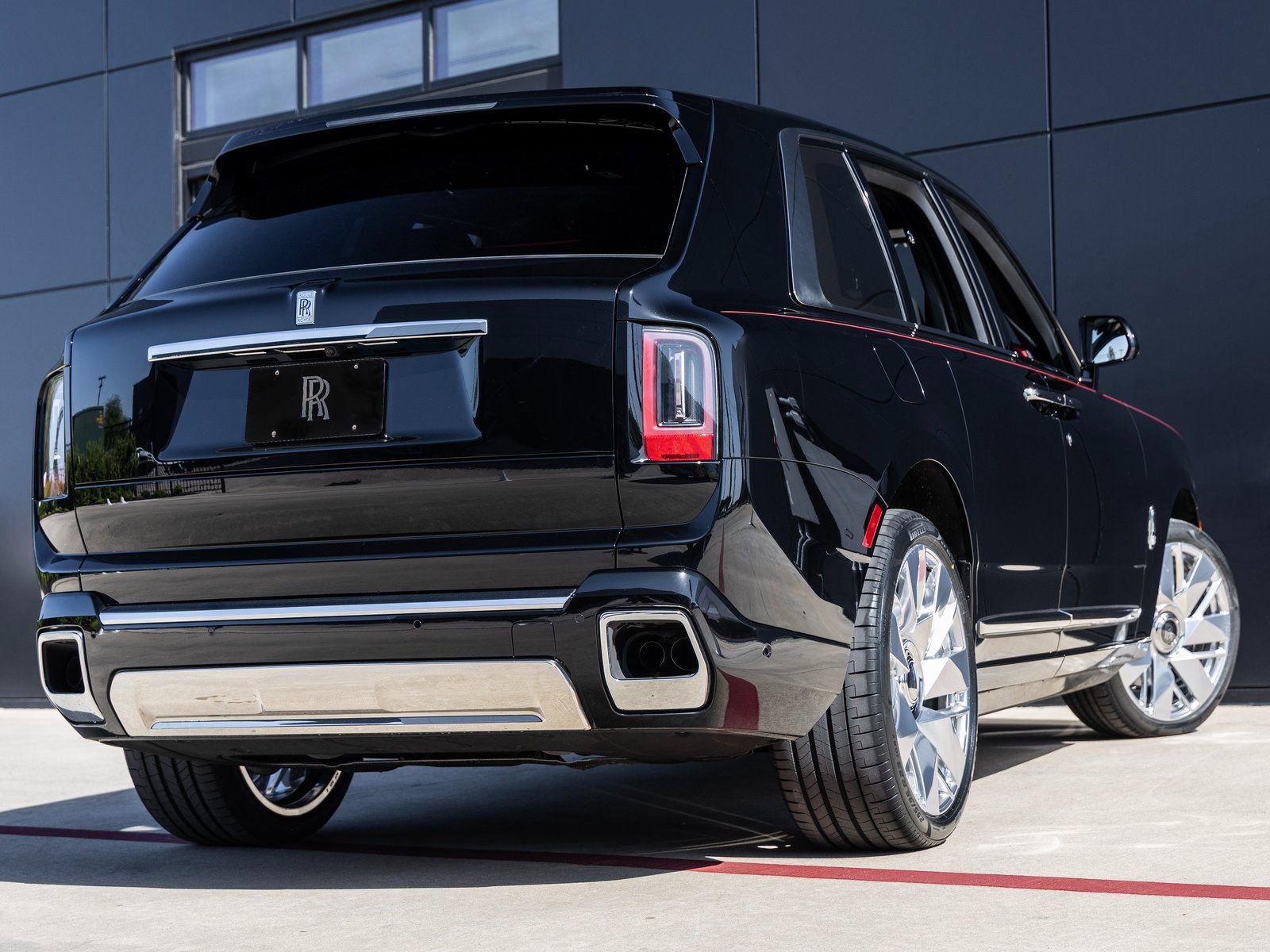 Certified 2025 Rolls-Royce Cullinan image 2