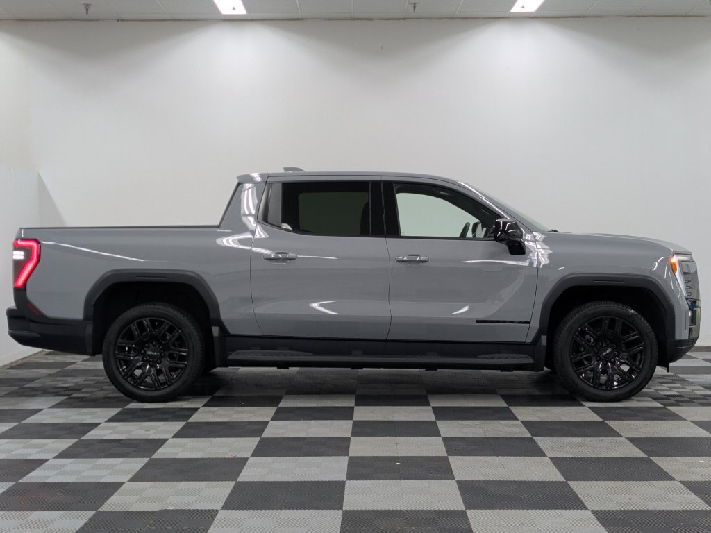 Used 2026 GMC Sierra EV Elevation w/ LPO, Elevation Dark Package AWD/4WD image 4
