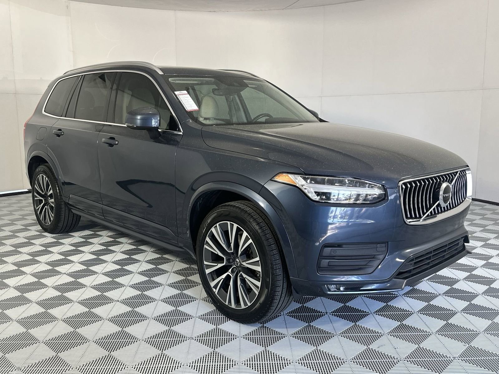 Used 2020 Volvo XC90 T6 Momentum AWD/4WD image 2