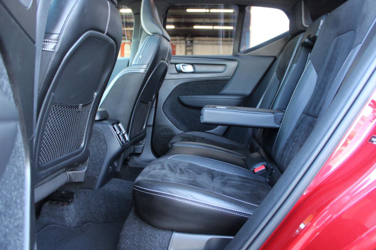 Used 2019 Volvo XC40 T5 R-Design image 39