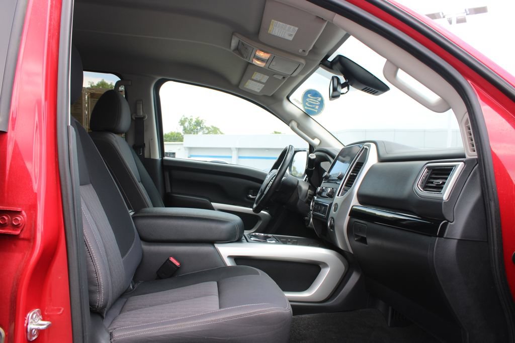Used 2021 Nissan Titan SV w/ SV Convenience Package AWD/4WD image 31