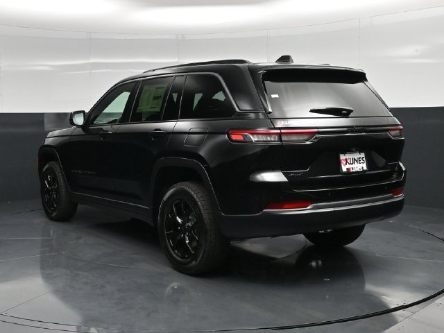 New 2026 Jeep Grand Cherokee Altitude AWD/4WD image 9