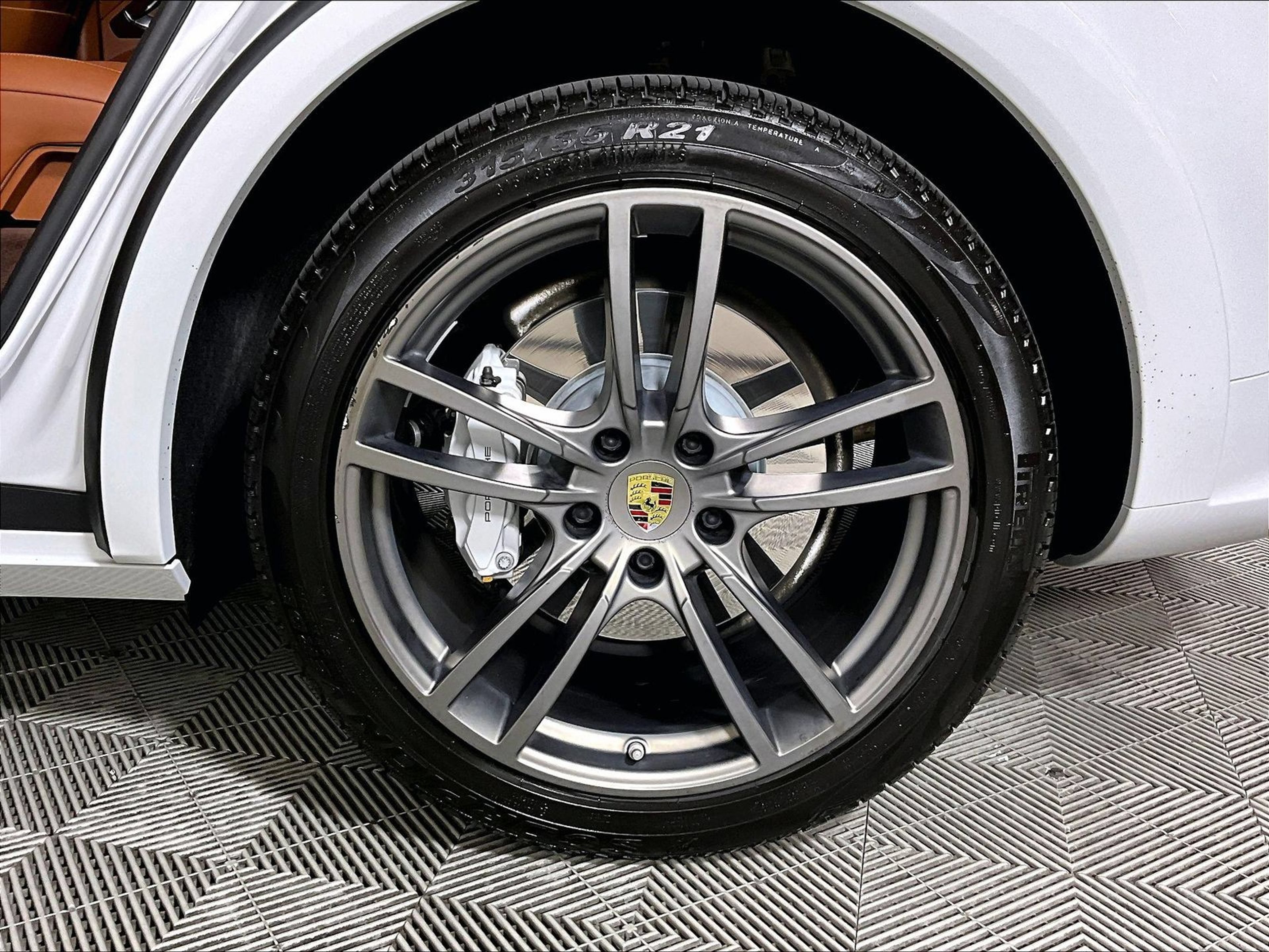 Certified 2019 Porsche Cayenne Turbo AWD/4WD image 28