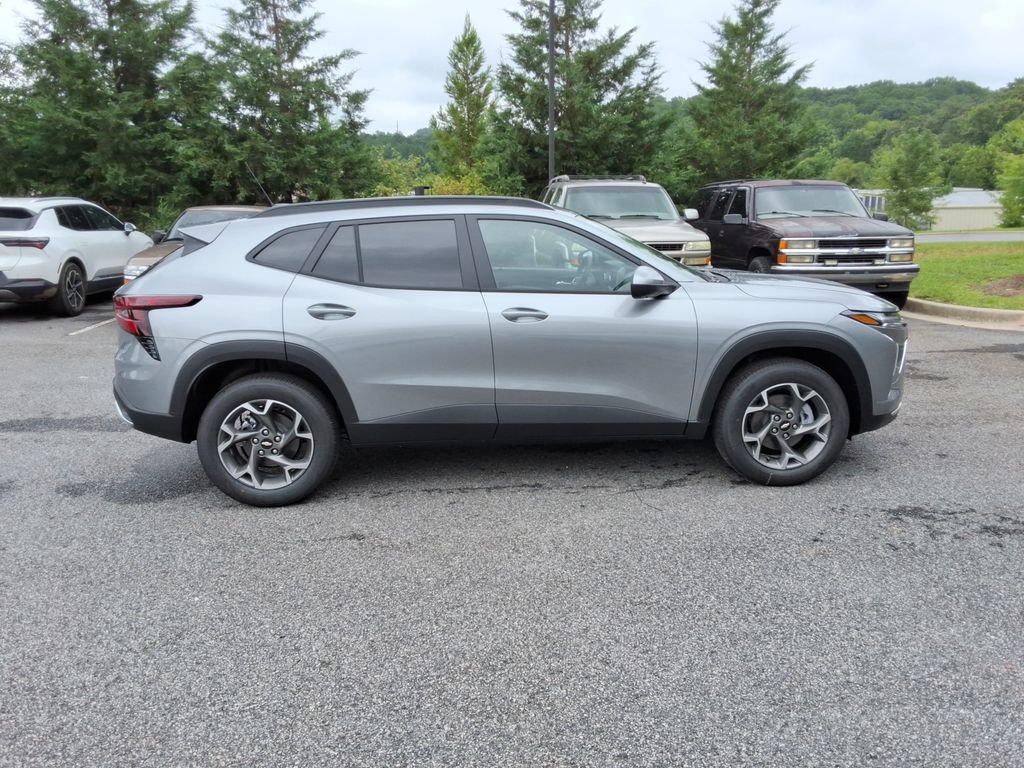 New 2026 Chevrolet Trax LT w/ Driver Confidence Package FWD image 4