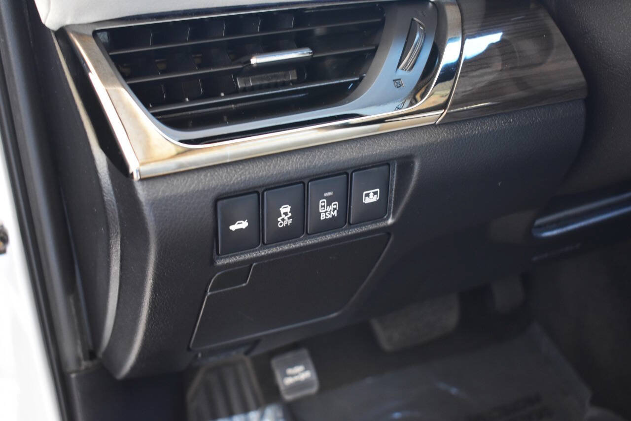 Used 2014 Toyota Avalon Limited w/ Technology Package FWD image 42