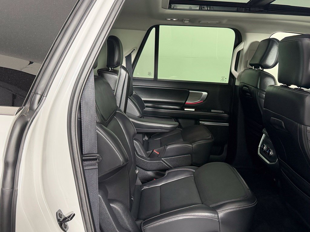 Used 2025 Ford Expedition Max Platinum AWD/4WD image 19