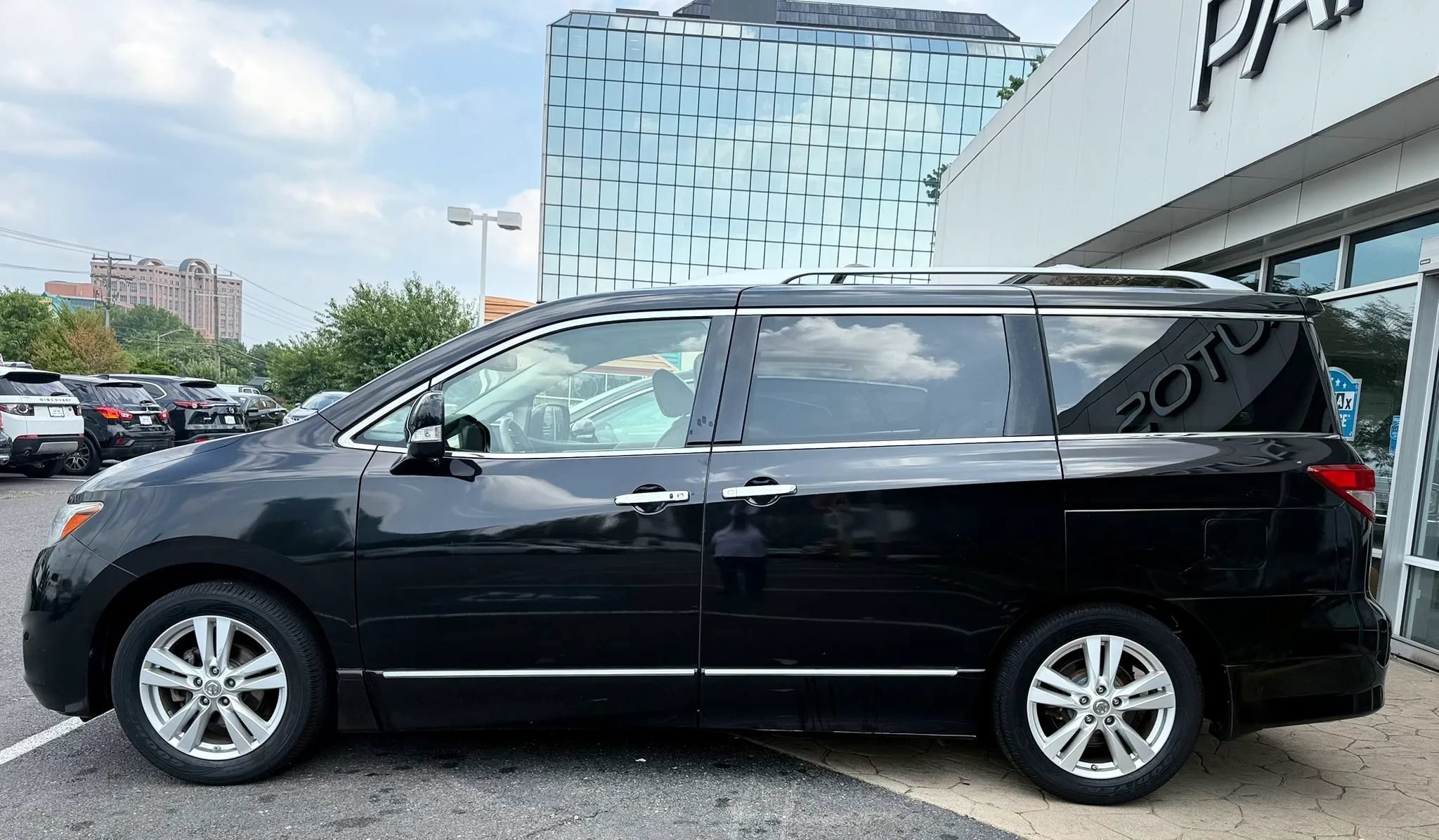 Used 2012 Nissan Quest SL w/ Bose Pkg FWD image 4
