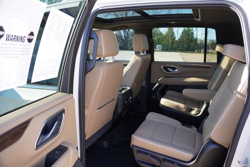 Used 2021 Chevrolet Suburban Premier w/ Premium Package AWD/4WD image 17
