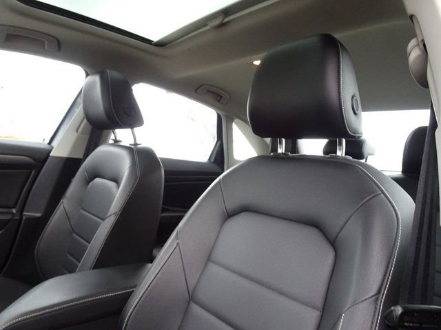 Used 2022 Volkswagen Jetta SE image 12