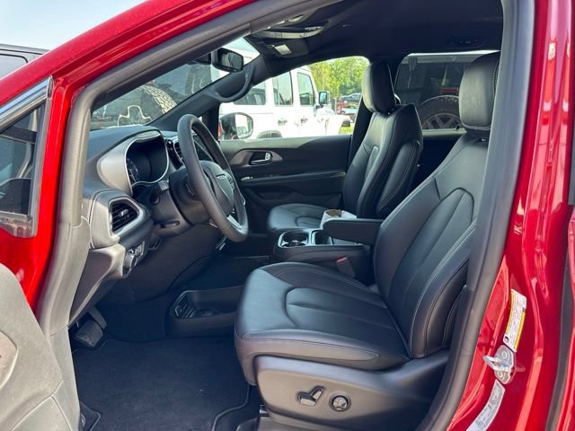 New 2027 Chrysler Pacifica Select FWD image 14