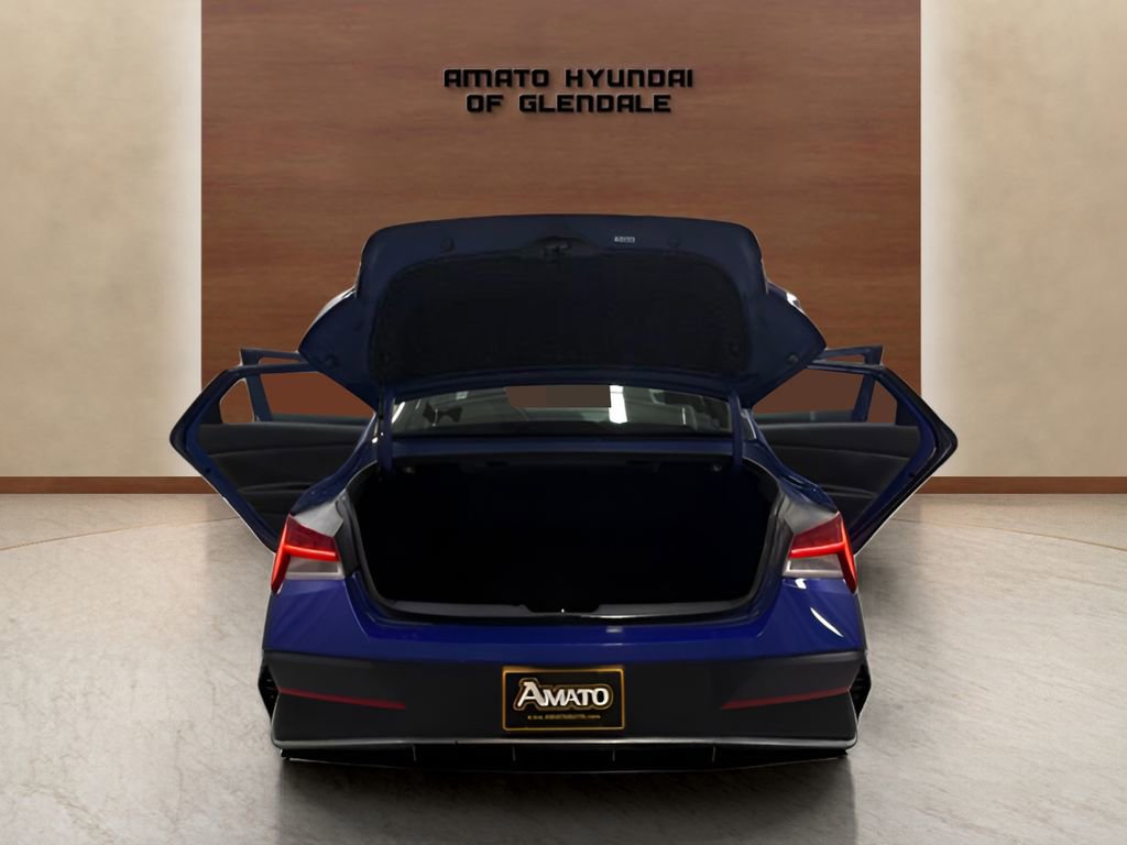 Used 2025 Hyundai Elantra SEL FWD image 5