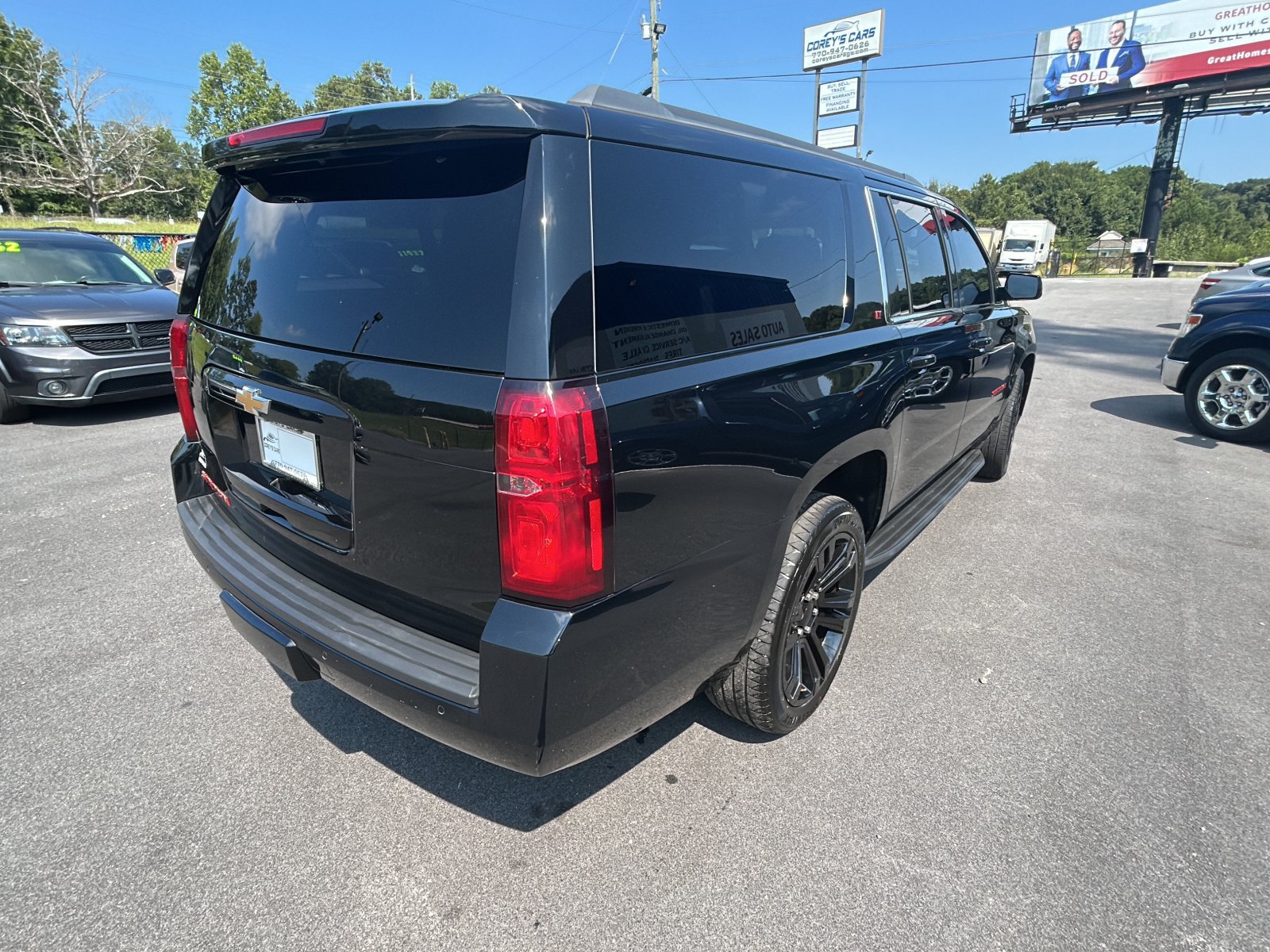 Used 2017 Chevrolet Suburban LT w/ Luxury Package RWD image 5