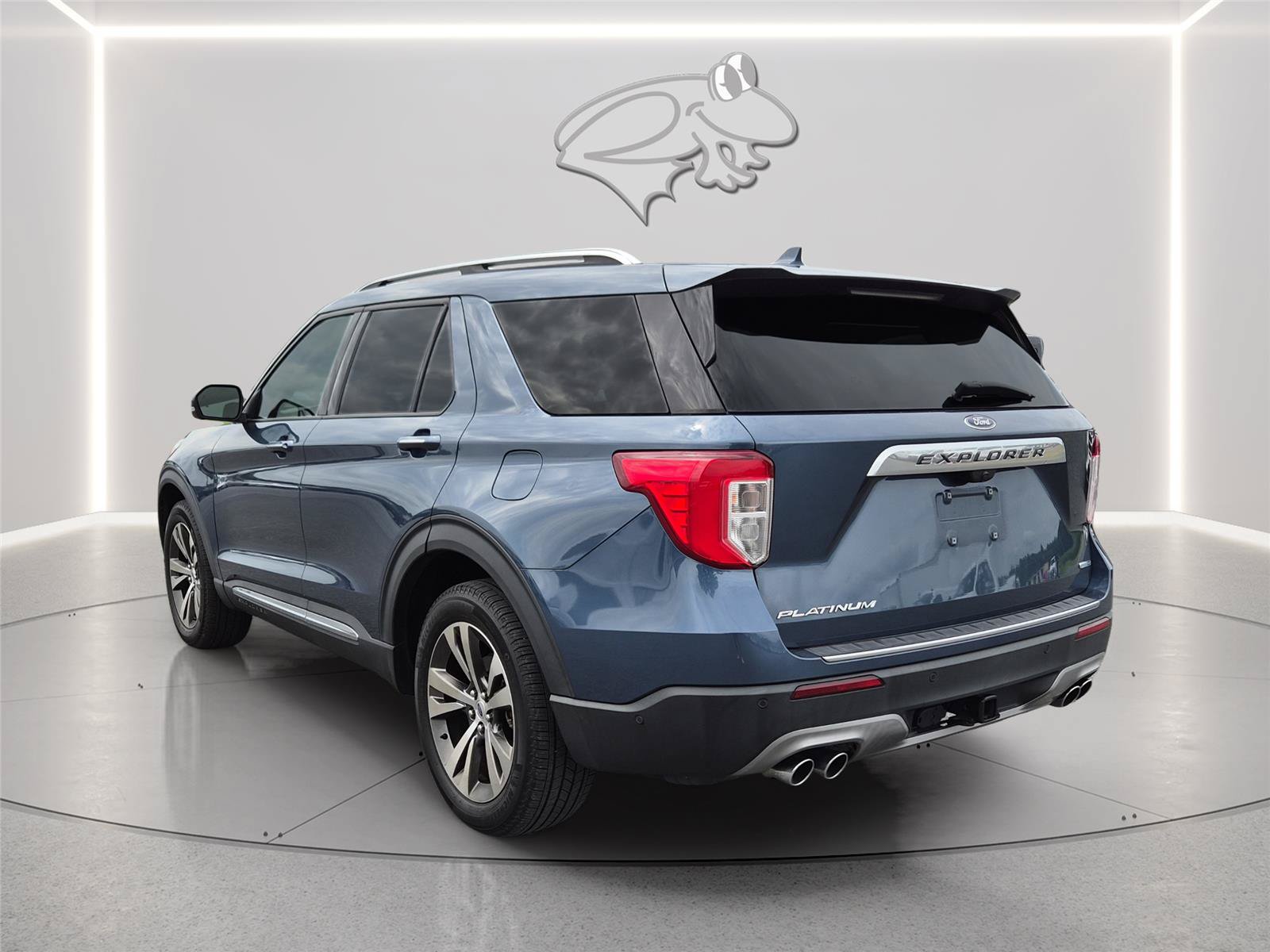 Used 2020 Ford Explorer Platinum w/ Premium Technology Package AWD/4WD image 3