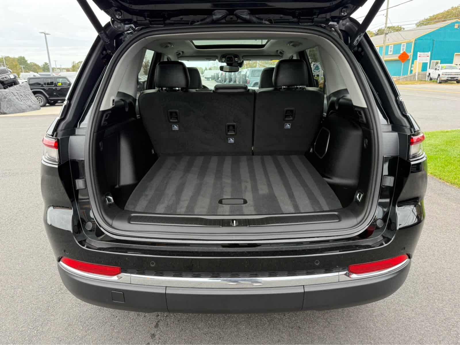 Used 2024 Jeep Grand Cherokee Limited 4xe image 8