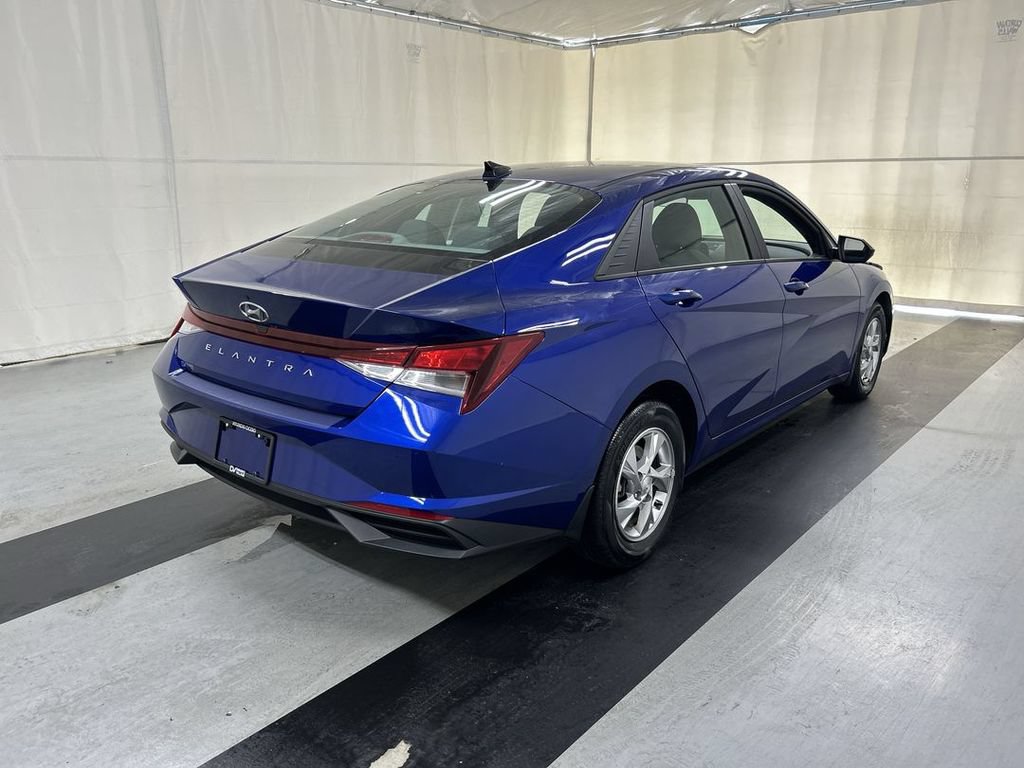 Used 2023 Hyundai Elantra SE FWD image 2