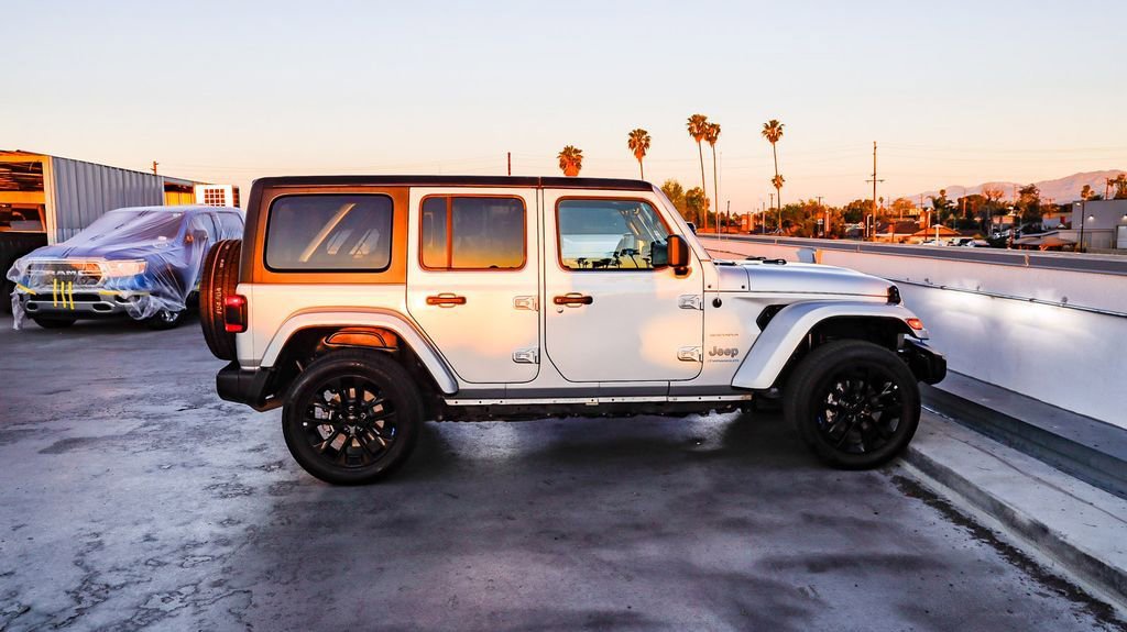 Used 2023 Jeep Wrangler Unlimited Sahara image 13