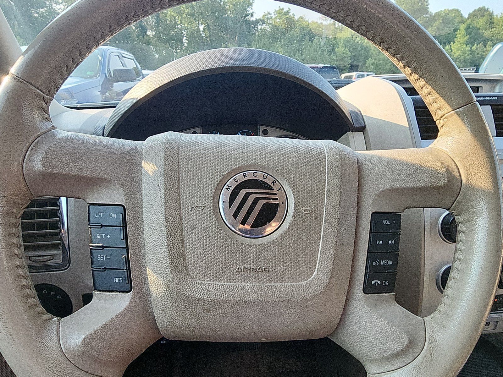 Used 2010 Mercury Mariner 2WD image 12