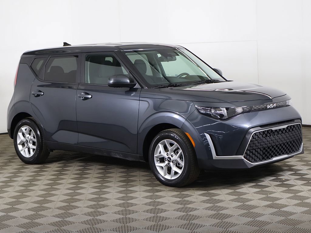 Used 2025 Kia Soul LX w/ LX Technology Package FWD image 47