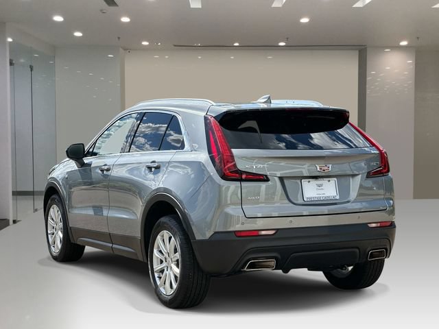 Used 2023 Cadillac XT4 Luxury w/ Cold Weather Package AWD/4WD image 3