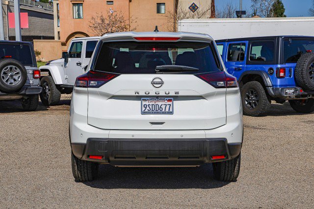 Used 2024 Nissan Rogue S FWD image 5