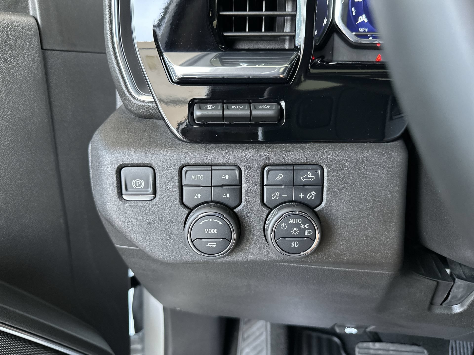 Certified 2025 Chevrolet Silverado 2500 LTZ w/ Trail Boss Package AWD/4WD image 18
