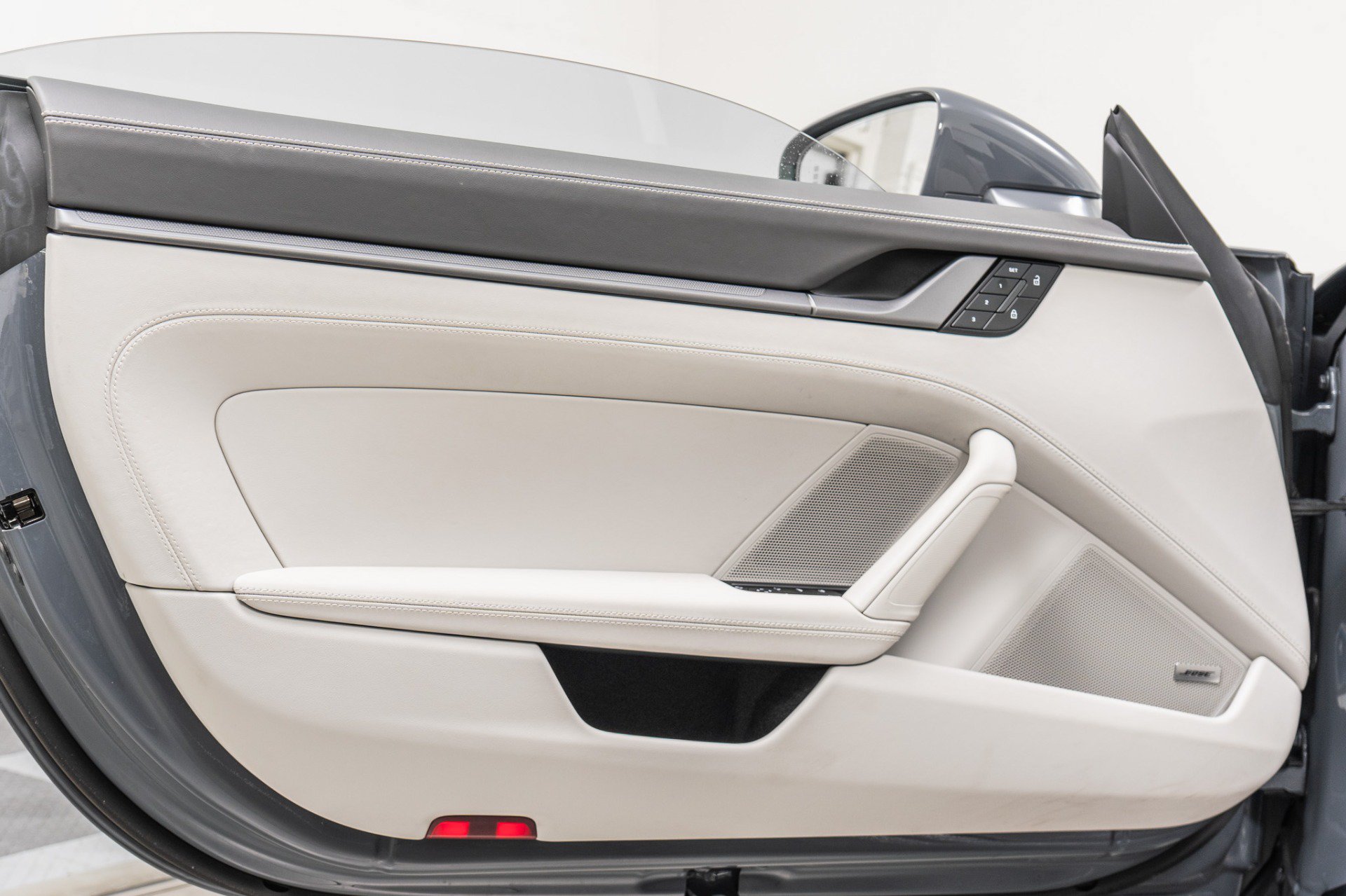 Used 2025 Porsche 911 Carrera RWD image 42