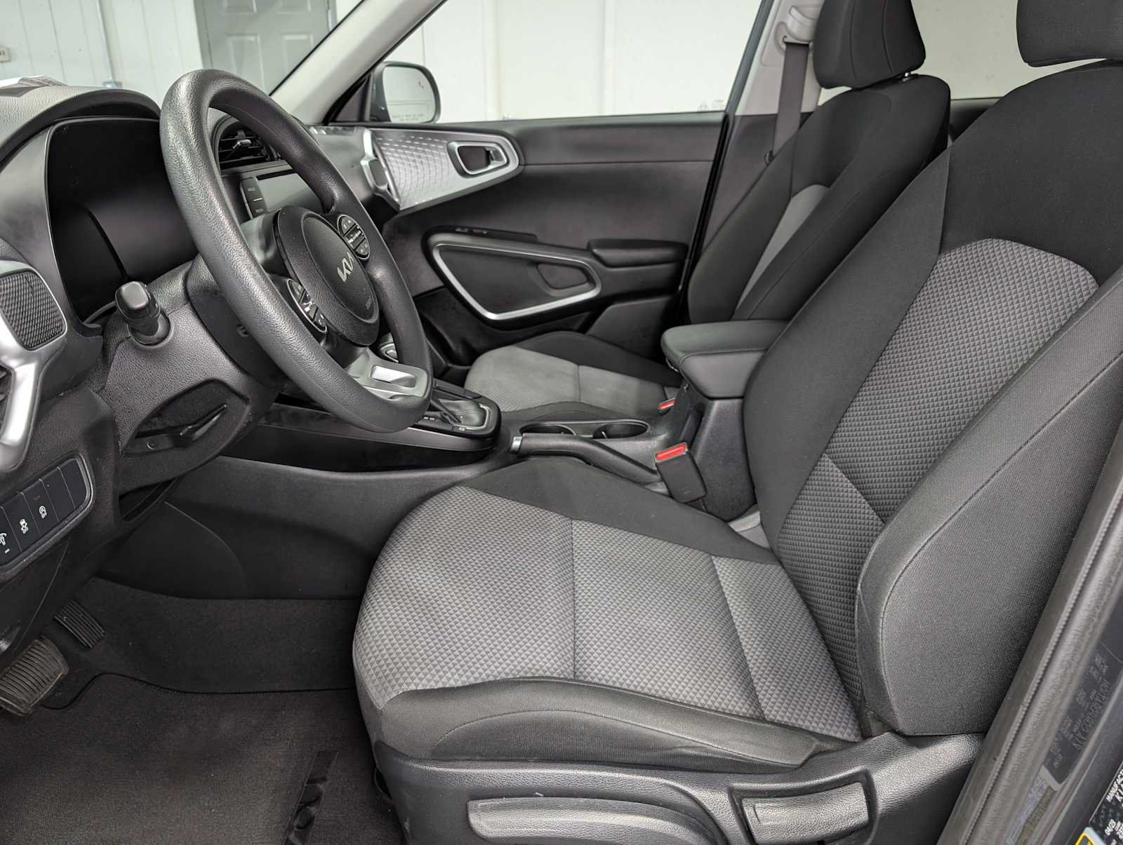 Certified 2023 Kia Soul LX w/ Option Group 015 FWD image 4