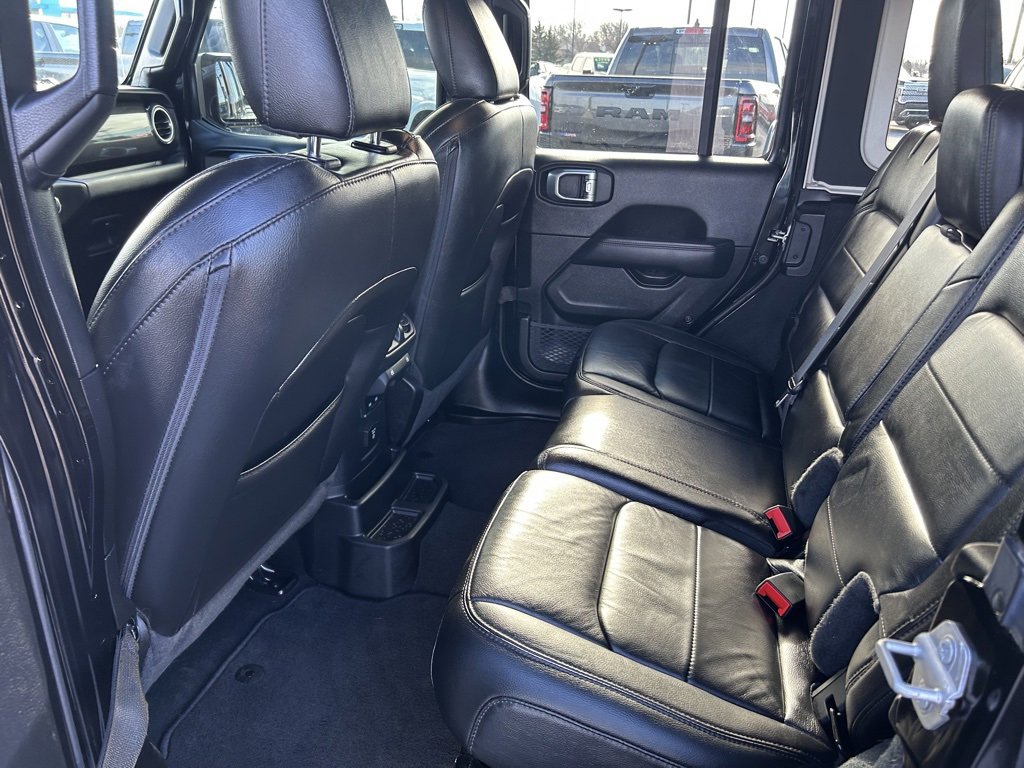 Used 2022 Jeep Wrangler Unlimited Sahara image 11