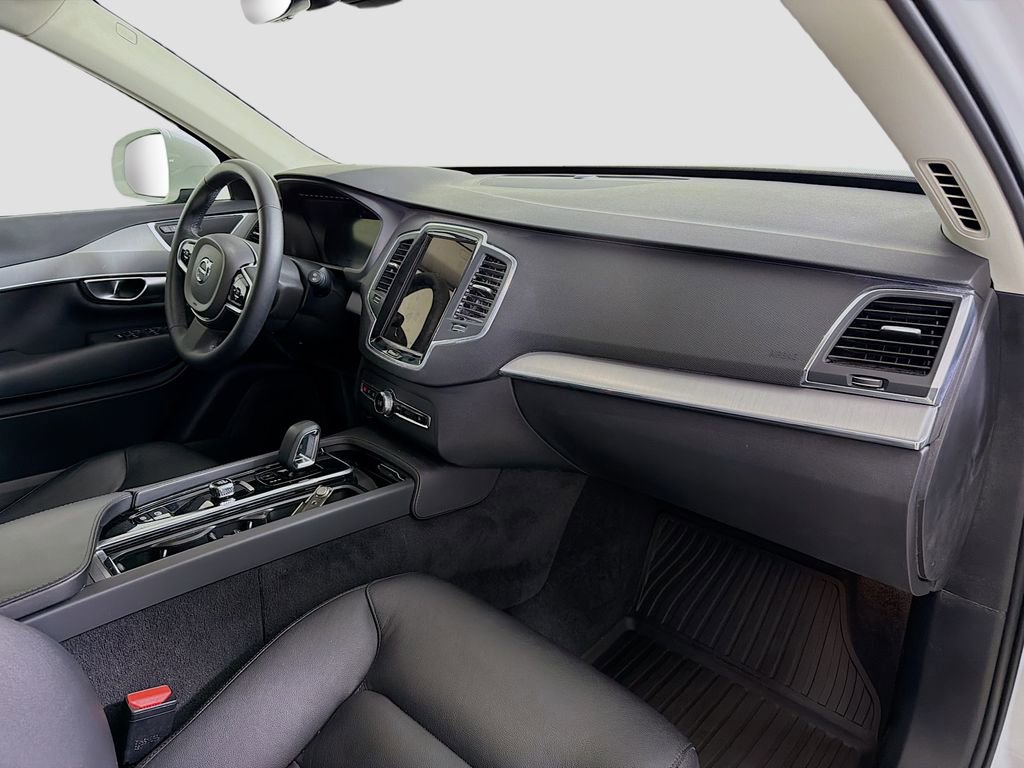 Used 2024 Volvo XC90 B5 Core w/ Protection Package Premier image 33