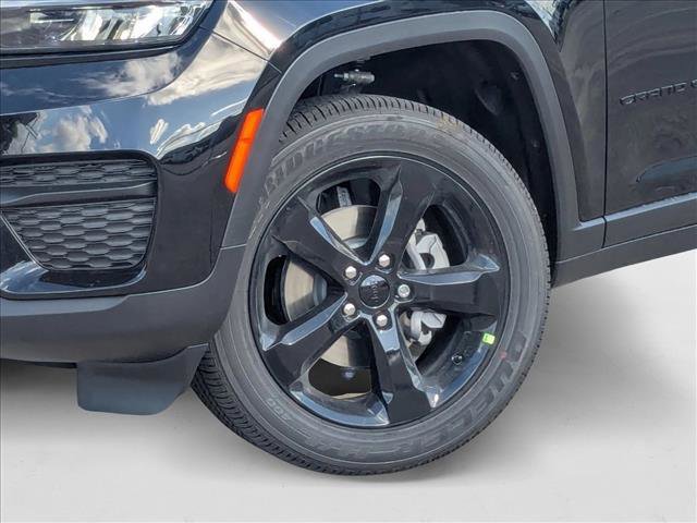 New 2025 Jeep Grand Cherokee Altitude image 10