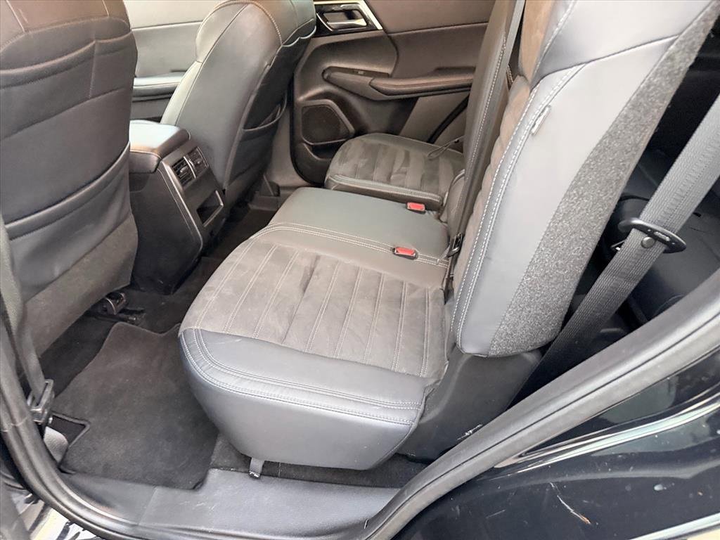 Used 2023 Mitsubishi Outlander SE image 9