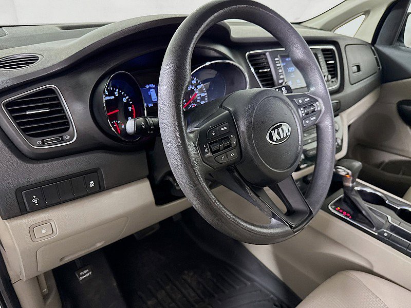 Used 2019 Kia Sedona L image 9