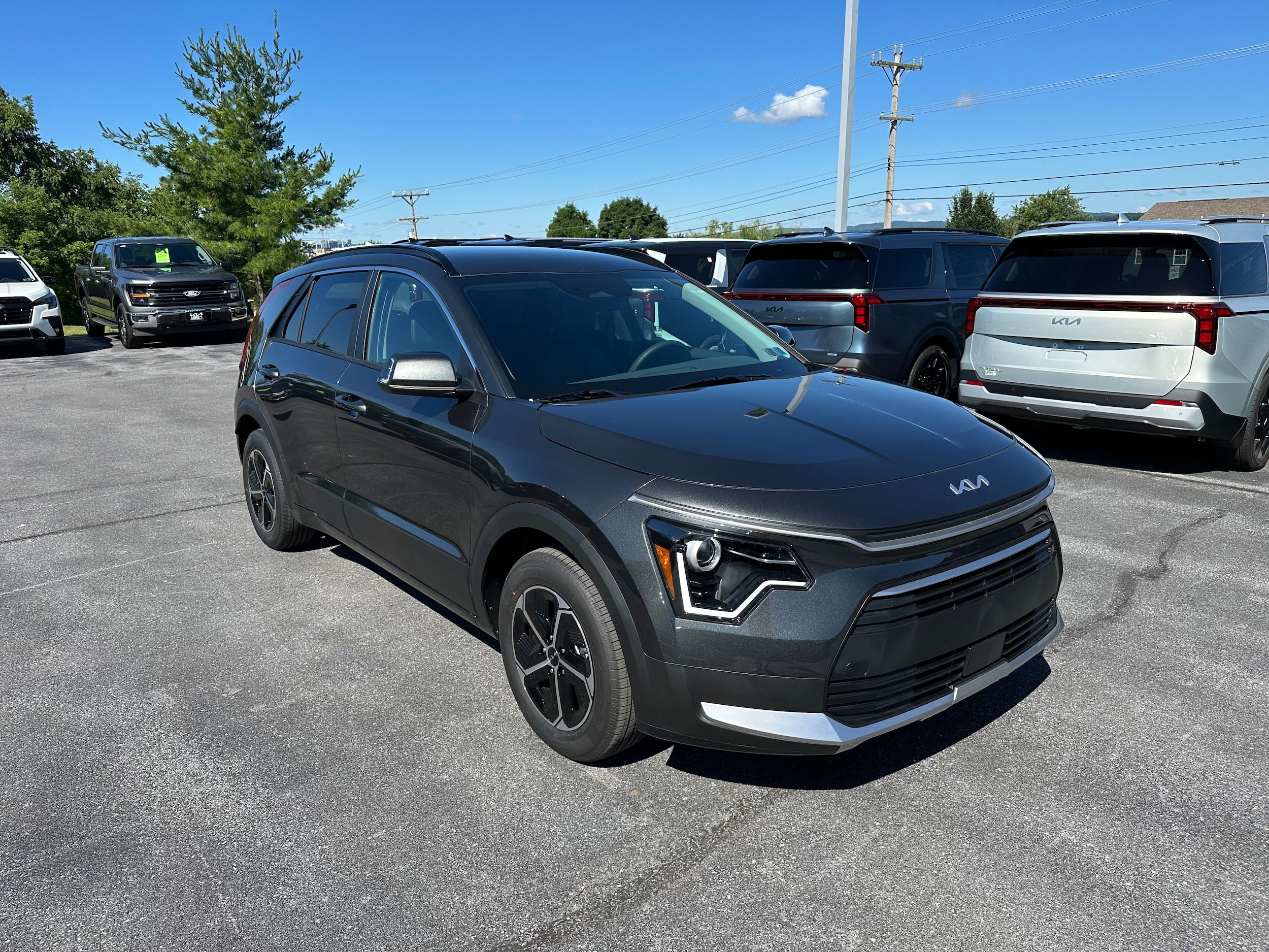 New 2026 Kia Niro EX FWD image 3