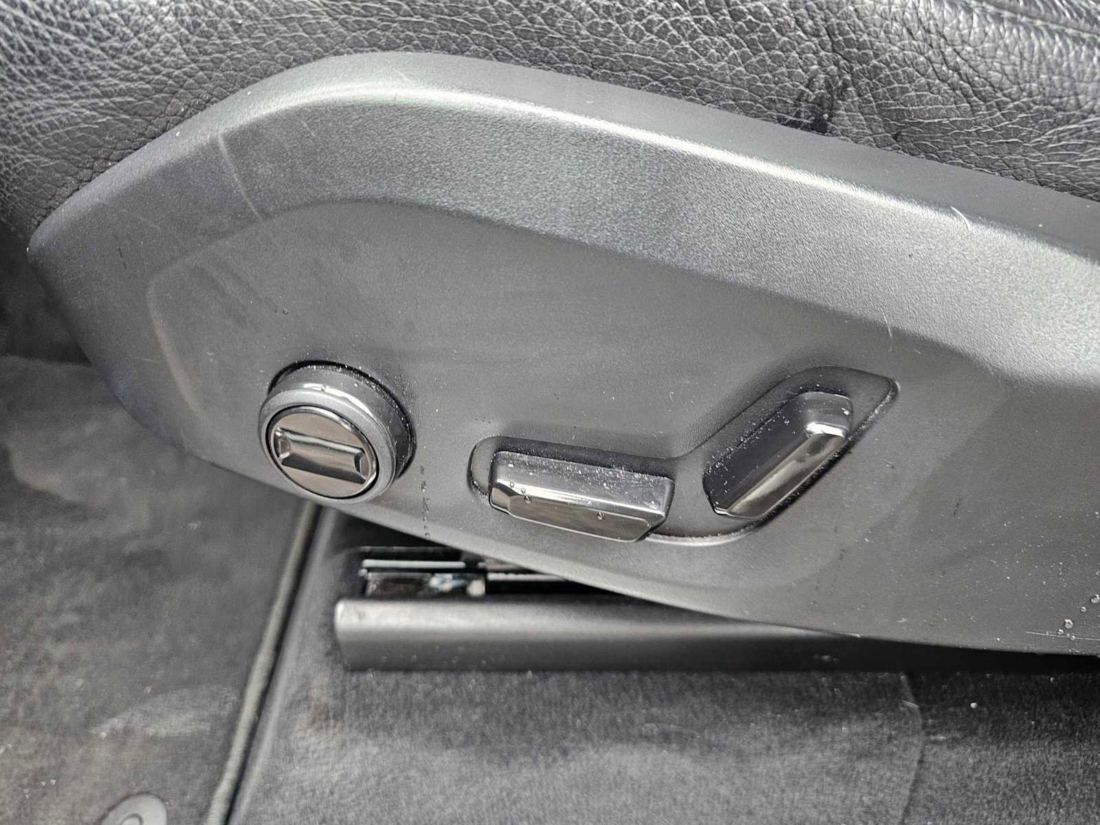 Used 2023 Volvo XC90 B6 Core w/ Protection Package Premier image 25