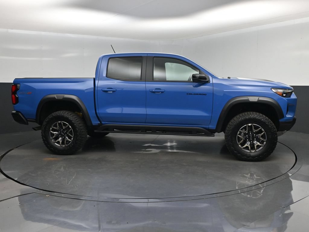 Used 2026 Chevrolet Colorado ZR2 w/ Technology Package AWD/4WD image 2