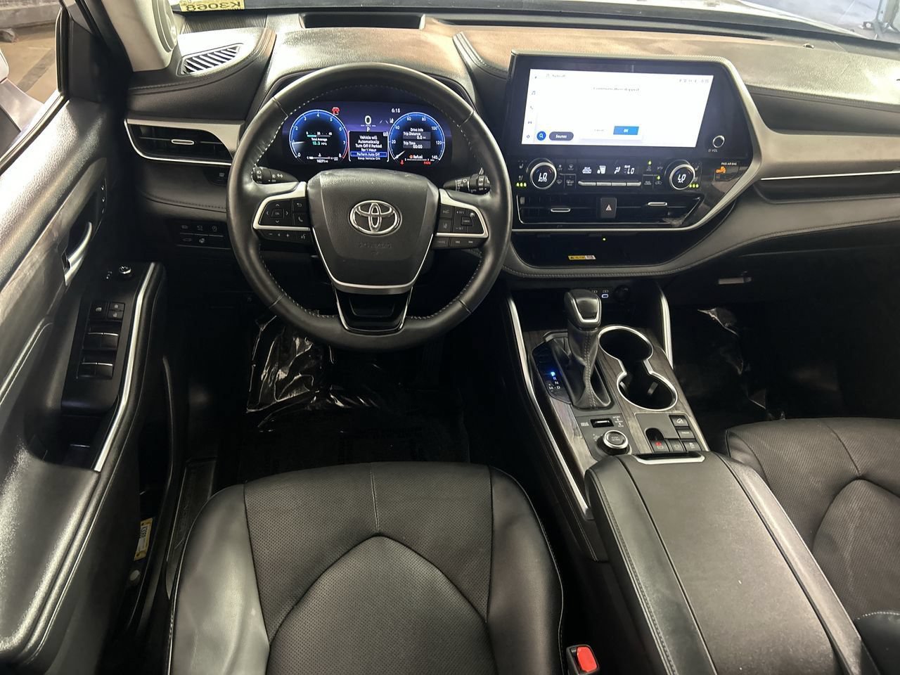 Used 2025 Toyota Highlander Platinum AWD/4WD image 23