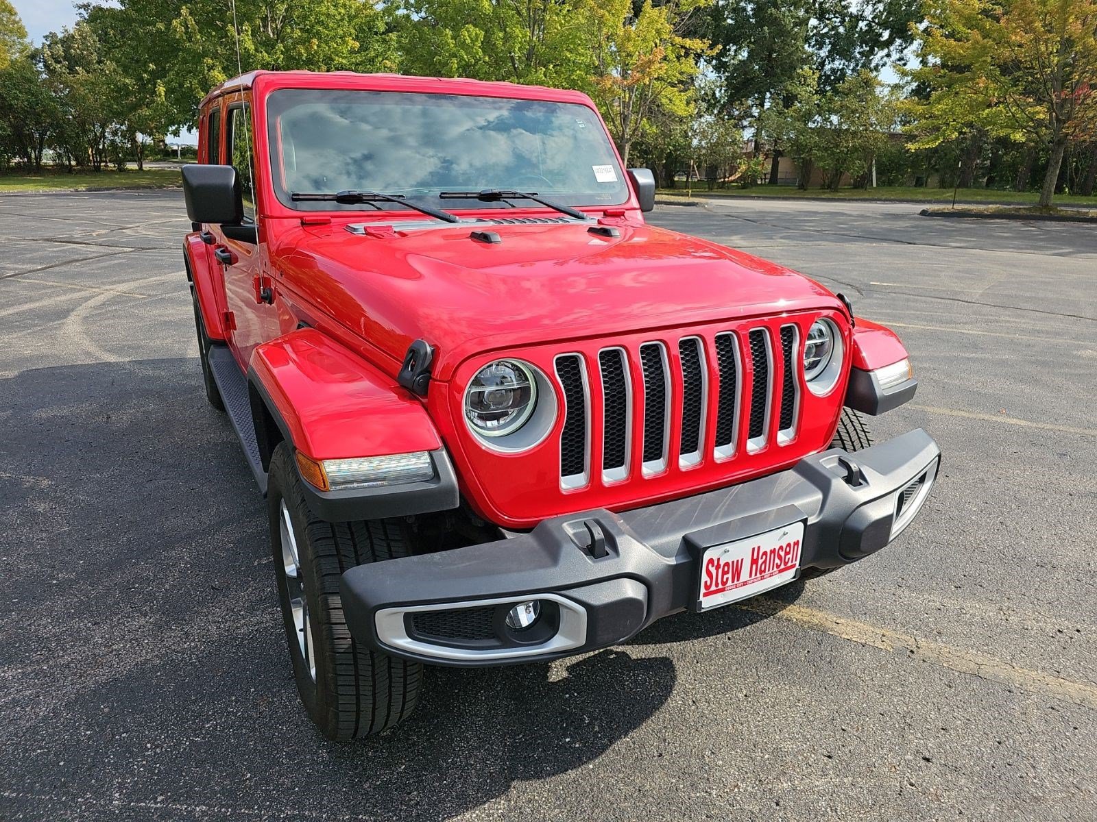Used 2018 Jeep Wrangler Unlimited Sahara AWD/4WD image 8