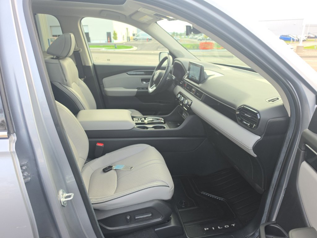Certified 2025 Honda Pilot Elite image 34