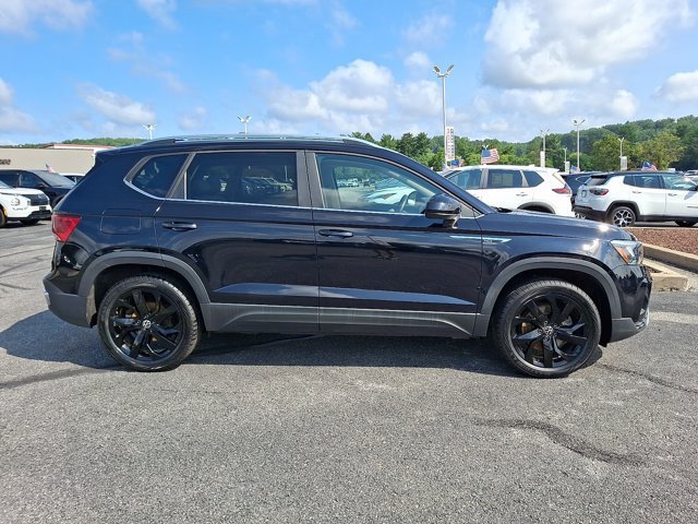 Certified 2023 Volkswagen Taos SE w/ Panoramic Sunroof Package AWD/4WD image 9