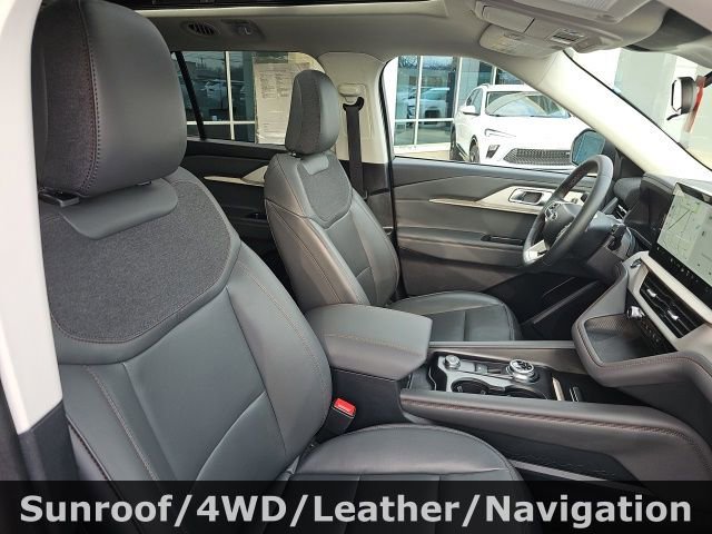 Used 2025 Ford Explorer Active w/ Active Comfort Package image 36