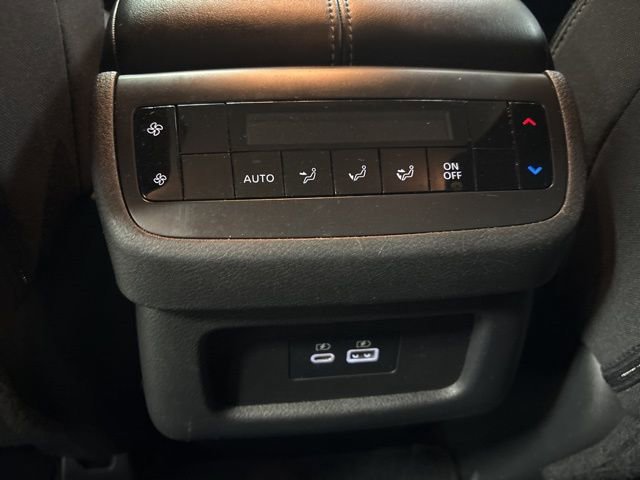 Used 2024 Nissan Pathfinder SV FWD image 14